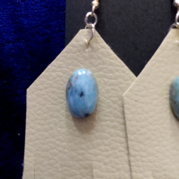 Minimalist Dangle Earring - Picture 2 of 4